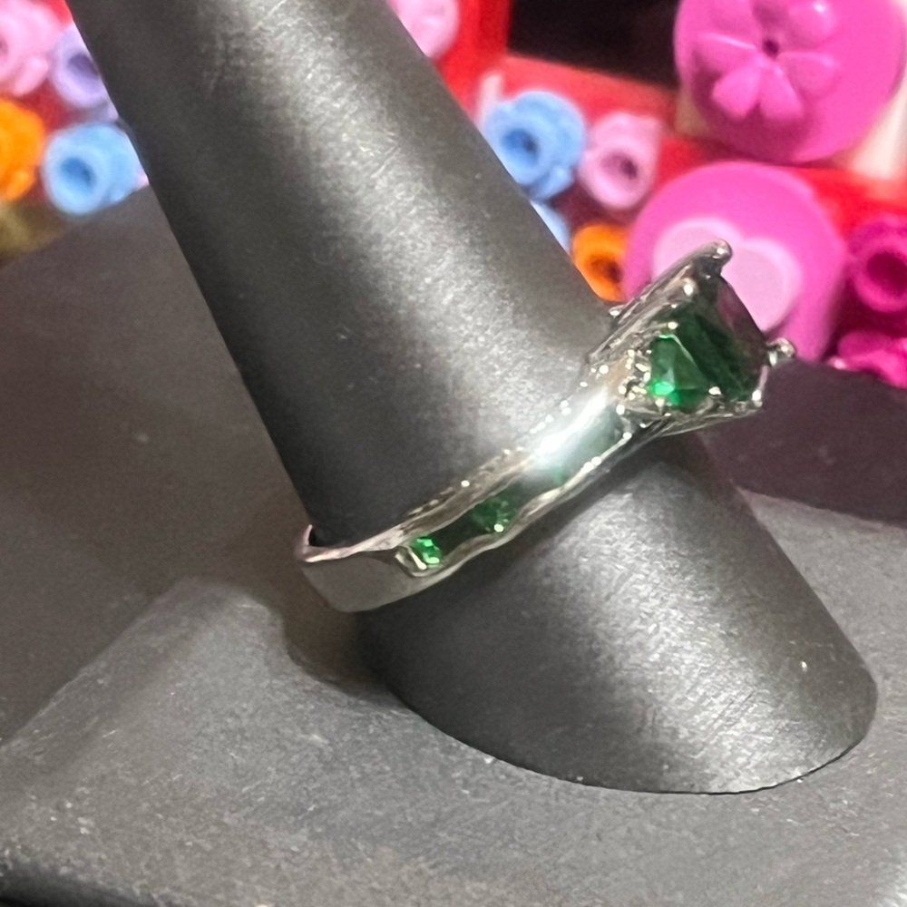 Modern Green Cocktail Ring - Picture 3 of 14